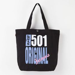 Bolso negro Levi's 501 Original para mujer de 'The Levi's Holiday 2017 Collection'.