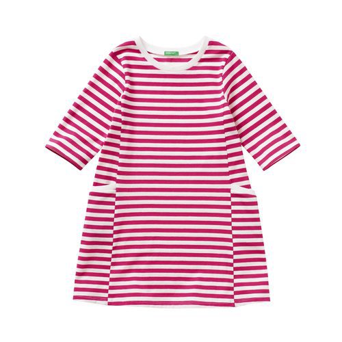 Vestido de rayas horizontales rosa para niña de la colección de Primavera 2018 de Benetton.
