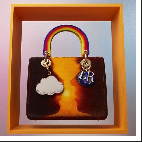 Bolso en tonos cálidos diseñado por Friedrich Kunath de la colección 'Lady Dior Art' de Dior