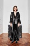 Traje de chaqueta de color negro de Uterqüe colección 'Atelier 2017'