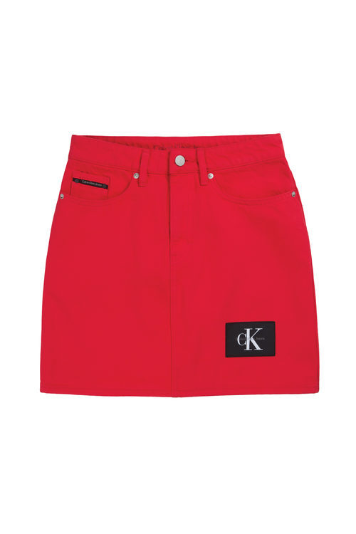 Falda roja de Calvin Klein de la colección primavera jeans 2018