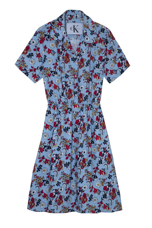 Vestido azul con estampado de flores de Calvin Klein de la colección primavera jeans 208