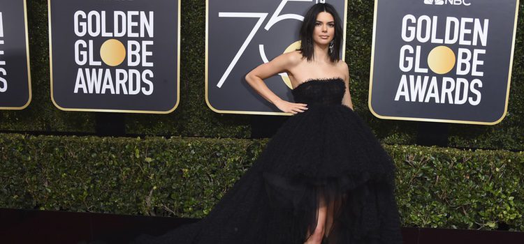 Kendall Jenner de Giambattista Valli en los Globos de Oro 2018