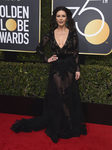 Catherine Zeta-Jones con un vestido de Zuhair Murad en los Globos de Oro 2018