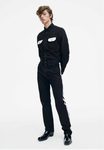 Total black masculino de Calvin Klein de la colección primavera jeans 2018