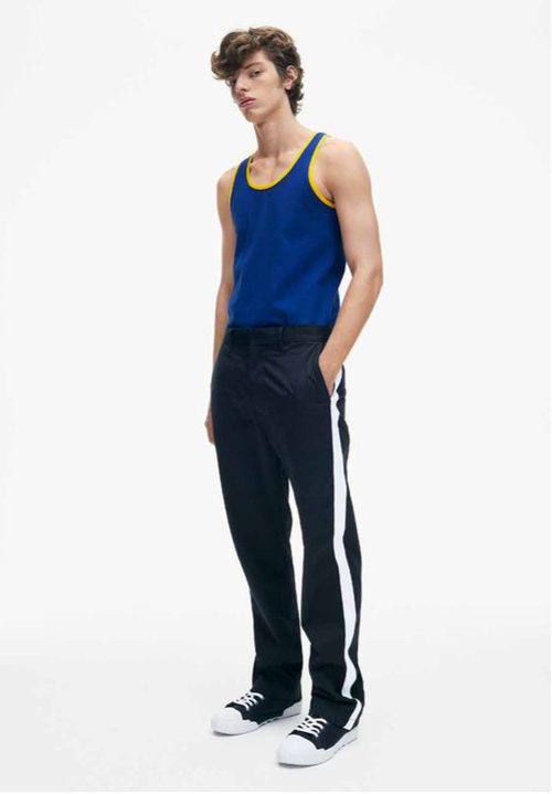 Camiseta de tirantes y pantalones negros de Calvin Klein de la colección primavera jeans 2018
