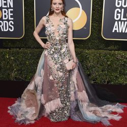 Barbara Meier con un vestido en tonos pastel en los Globos de Oro 2018