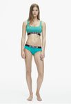 Bikini en color turquesa de la colección spring 2018 de Calvin Klein