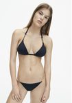 Bikini negro de la colección spring 2018 de Calvin Klein