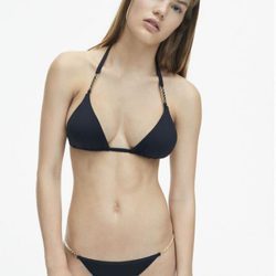 Bikini negro de la colección spring 2018 de Calvin Klein
