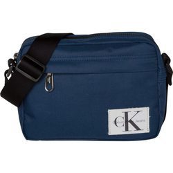 Riñonera en color azul de la colección de accesorios spring 2018 de Calvin Klein