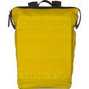 Mochila rectangular mostaza de la colección accesorios spring 2018 de Calvin Klein