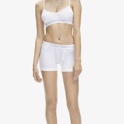 Ropa interior femenina en color blanco de la colección spring 2018 de Calvin Klein