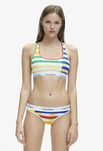 Conjunto de ropa interior femenina a rayas de la colección spring 2018 de Calvin Klein