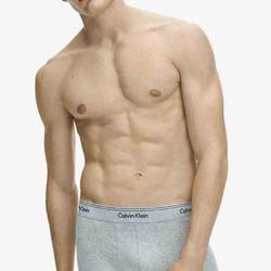 Calzoncillos más largos grises de la colección spring 2018 de Calvin Klein
