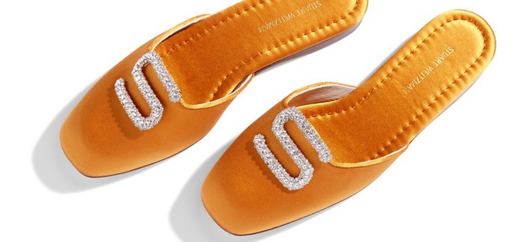 Zapato 'Muletown' en naranja mandarín de la colección personalizable de Stuart Weitzman