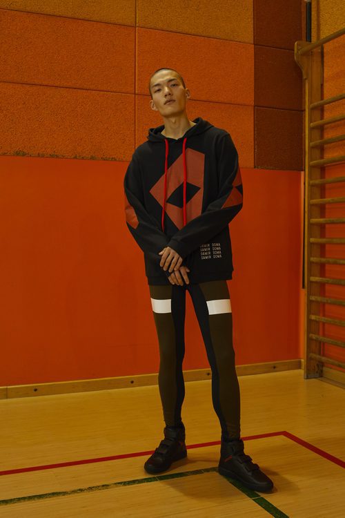 Sudadera negra y roja para hombre de la colección Damir Doma/Lotto otoño/invierno 2018