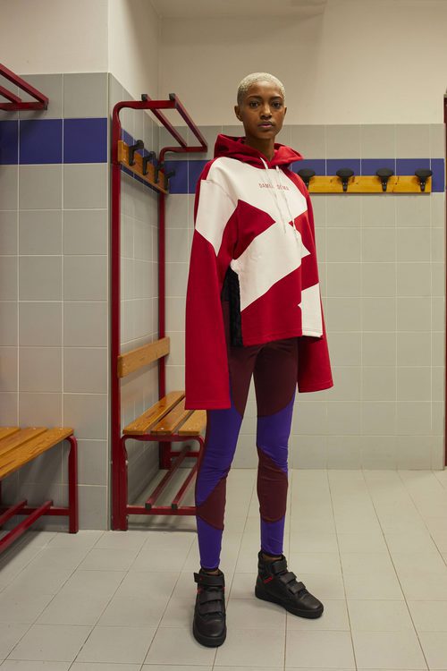 Sudadera roja, blanca y negra de la colección Damir Doma/Lotto otoño/invierno 2018