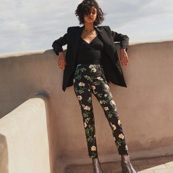 Pantalón floral de tiro alto de la colección de H&M Resort 2018
