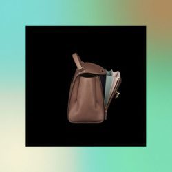 Bolso marrón con lateral abierto de la colección Pre-Spring 2018 de Salvatore Ferragamo