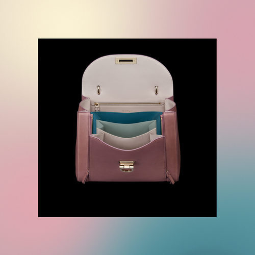 Frontal abierto de bolso rosa de la colección Pre-Spring 2018 de Salvatore Ferragamo