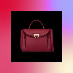 Frontal bolso rojo de la colección Pre-Spring 2018 de Salvatore Ferragamo