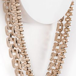 Collar cadena de oro de la colección de accesorios para la temporada de primavera/verano 2018 de Salsa