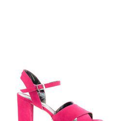 Zapato fucsia de la colección de accesorios para la temporada de primavera/verano 2018 de Salsa