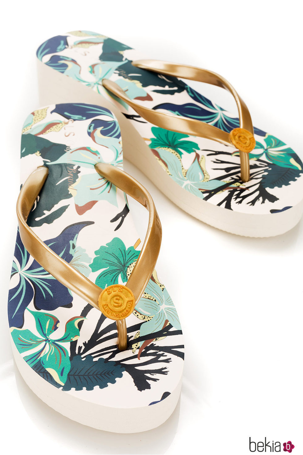 Chanclas amarillas de la colección de accesorios para la temporada de primavera/verano 2018 de Salsa