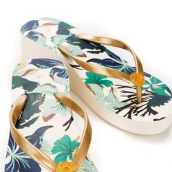 Chanclas amarillas de la colección de accesorios para la temporada de primavera/verano 2018 de Salsa