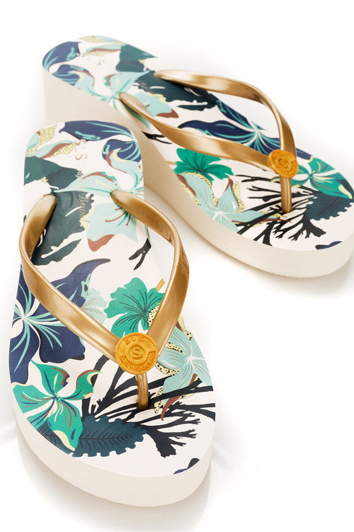 Chanclas amarillas de la colección de accesorios para la temporada de primavera/verano 2018 de Salsa