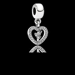 Charm Amor de Campanilla de la colección de 'Disney x Pandora' para San Valentín