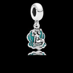 Charm Concha Ariel de la colección de 'Disney x Pandora' para San Valentín