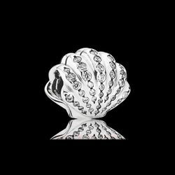 Charm Concha de Ariel de la colección de 'Disney x Pandora' para San Valentín