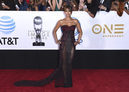 Halle Berry con un vestido de Reem Acra en los NAACP Image Awards 2018