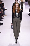 Pantalón jogging gris presentado en el desfile de Balmain otoño/invierno 2018/2019 en la Semana de la Alta Costura de París
