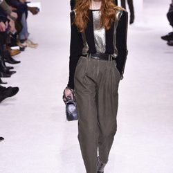Pantalón jogging gris presentado en el desfile de Balmain otoño/invierno 2018/2019 en la Semana de la Alta Costura de París