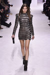 Traje metalizado presentado en el desfile de Balmain otoño/invierno 2018/2019 en la Semana de la Alta Costura de París