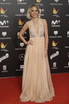 Ana Fernández con un vestido rosa palo en los premios Feroz 2018