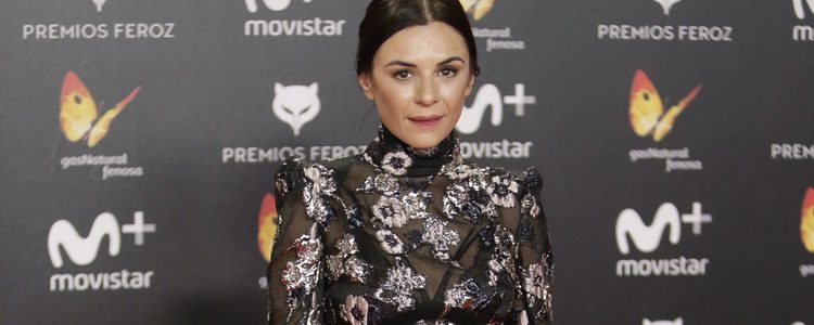 Miren Ibarguren con un vestido de transparencias negro en los premios Feroz 2018