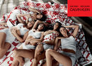 Ropa interior blanca de la colección Calvin Klein primavera/verano protagonizada por las hermanas Kardashian