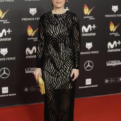 Nuria Gago con un vestido negro de encaje en los Premios Feroz 2018