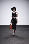 Top y falda negros de María Escote de la campaña otoño/invierno 2018/2019 en la Madrid Fashion Week