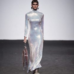 Vestido de lentejuelas de María Escote de la campaña otoño/invierno 2018/2019 en la Madrid Fashion Week