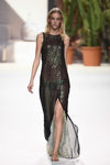 Vestido negro de lentejuelas de Roberto Verino de la campaña otoño/invierno 2018/2019 en la Madrid Fashion Week