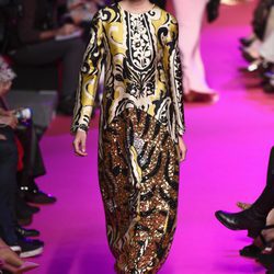 Vestido de estampado retro de Jorge Vázquez de la colección otoño/invierno 2018/2019 en la Madrid Fashion Week