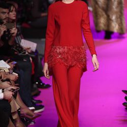 Mono rojo de Jorge Vázquez de la colección otoño/invierno 2018/2019 en la Madrid Fashion Week
