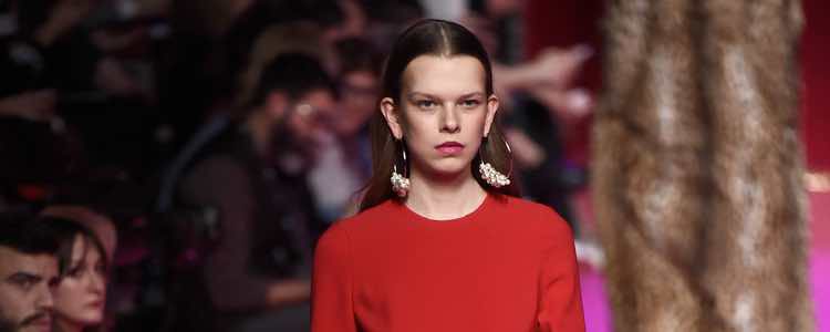 Mono rojo de Jorge Vázquez de la colección otoño/invierno 2018/2019 en la Madrid Fashion Week