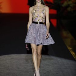 Vestido corto con transparencias de Hannibal Laguna de la coleción Orient Bloom en la Madrid Fashion Week