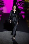 Mono negro de manga larga de Hannibal Laguna de la coleción Orient Bloom en la Madrid Fashion Week
